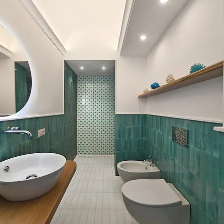 Tila, Jacuzzi, Patio, 4 Sleeps Holiday home Capri