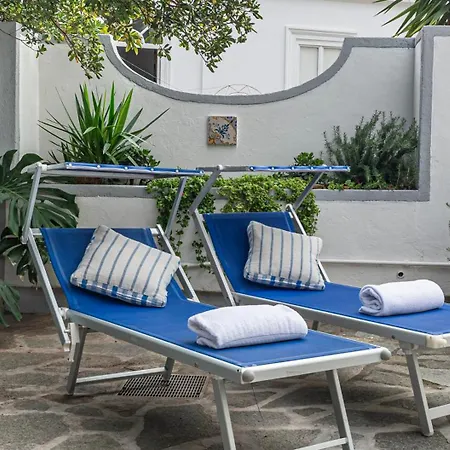 Holiday home Tila, Jacuzzi, Patio, 4 Sleeps Capri