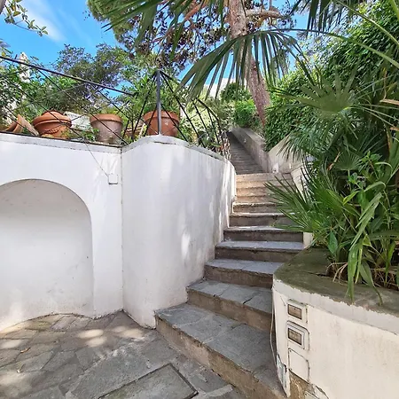 Tila, Jacuzzi, Patio, 4 Sleeps Capri