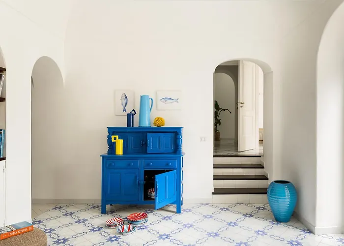 Tila, Jacuzzi, Patio, 4 Sleeps * Capri