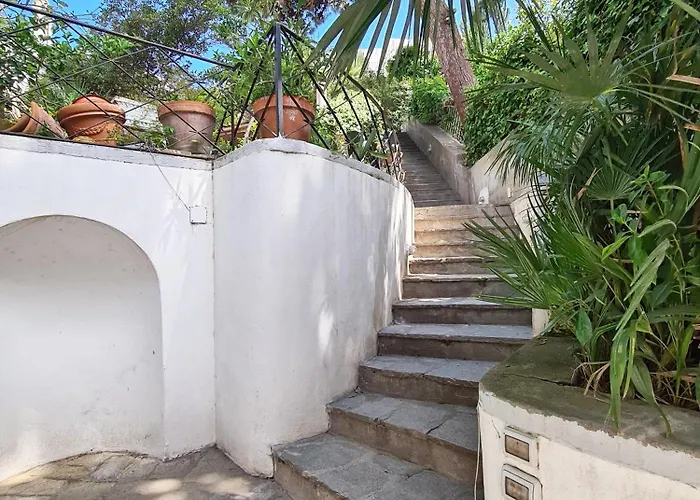 Tila, Jacuzzi, Patio, 4 Sleeps Capri